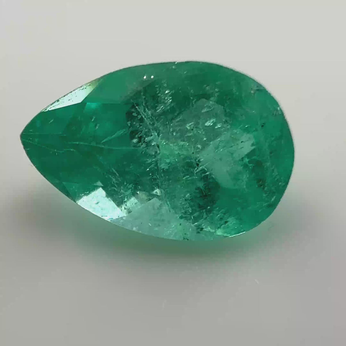 Exquisite Pear-Shaped Green Emerald Loose Gemstone