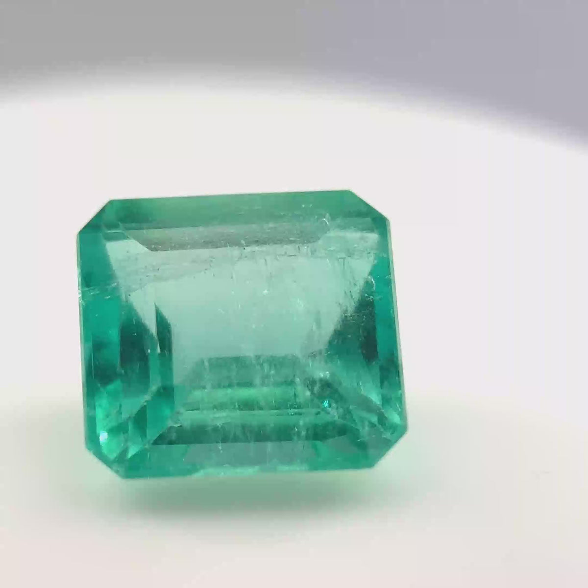 4.12 ct Natural Green Rectangular Emerald Gemstone
