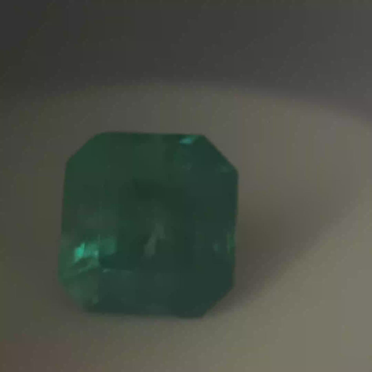 4.1 ct Exquisite Step-Cut Rectangular Green Emerald Gemstone
